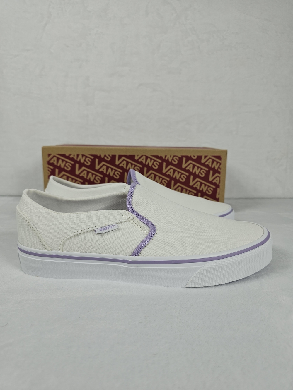 Vans Asher Womens 9.5 Slip On Low Top White Canvas Lavender Orchid Trim Shoes